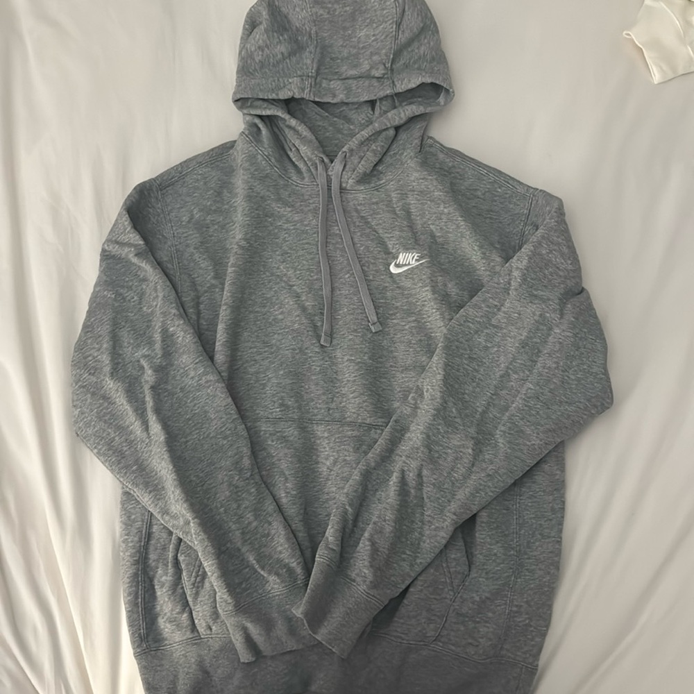 Nike Women’s Hoodie 
Size Medium 
Heather Grey